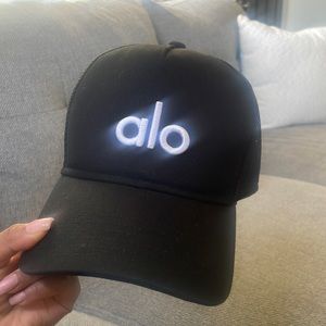 Alo Yoga District Trucker Hat, Black / White 🌺